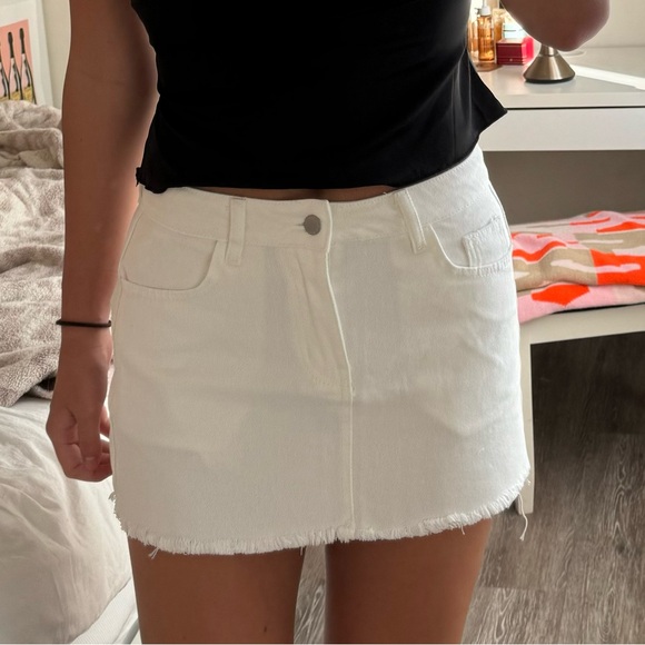 Missguided white denim mini skirt - Picture 2 of 2